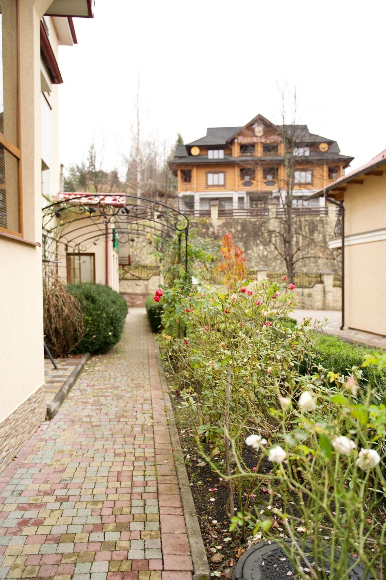 Петрос Family Hotel Jaremtsje Eksteriør bilde